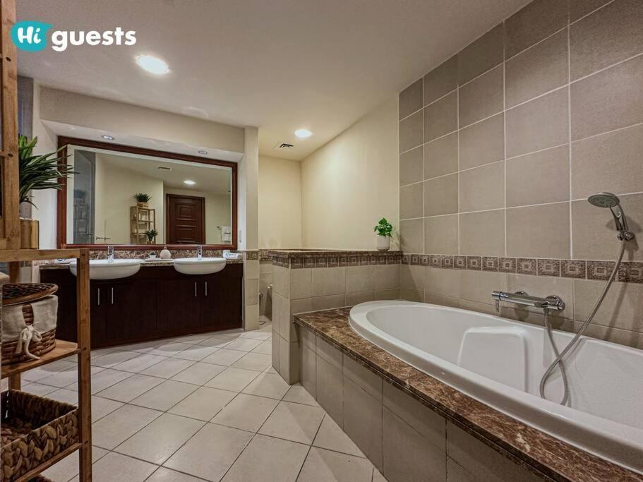 Higuests - Luxurious 2br Haven In Iconic Palm Jumeirah