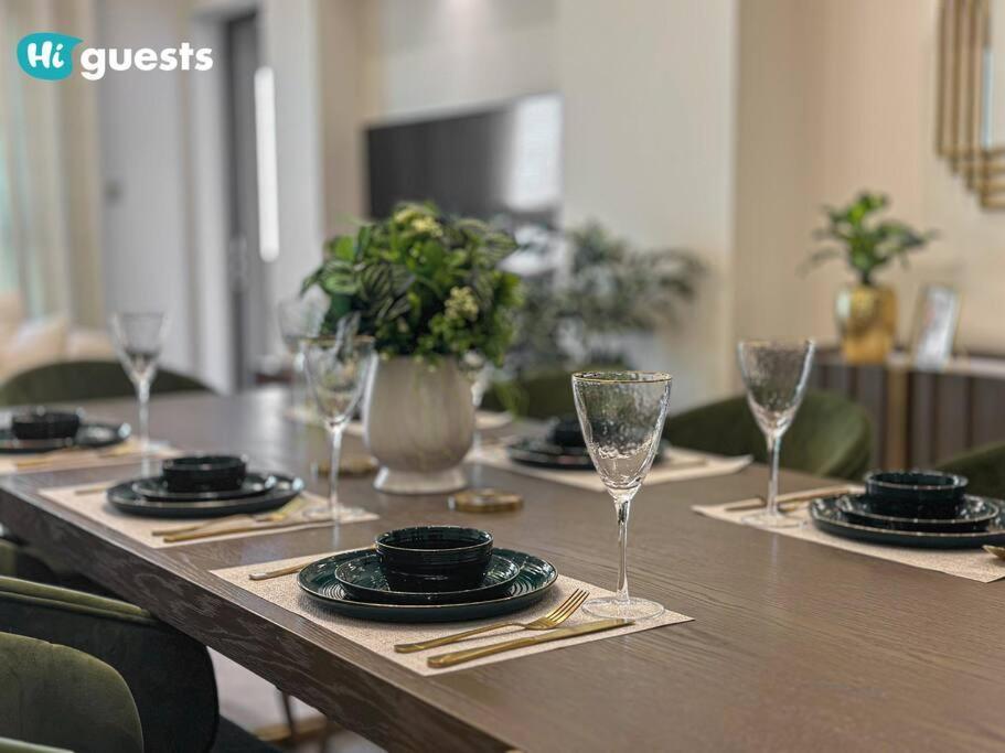 Higuests - Luxurious 2br Haven In Iconic Palm Jumeirah Apartment *