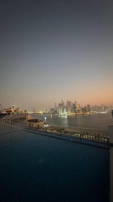 1 Bedroom Rooftop Infinity Pool & Padel Court Apartment