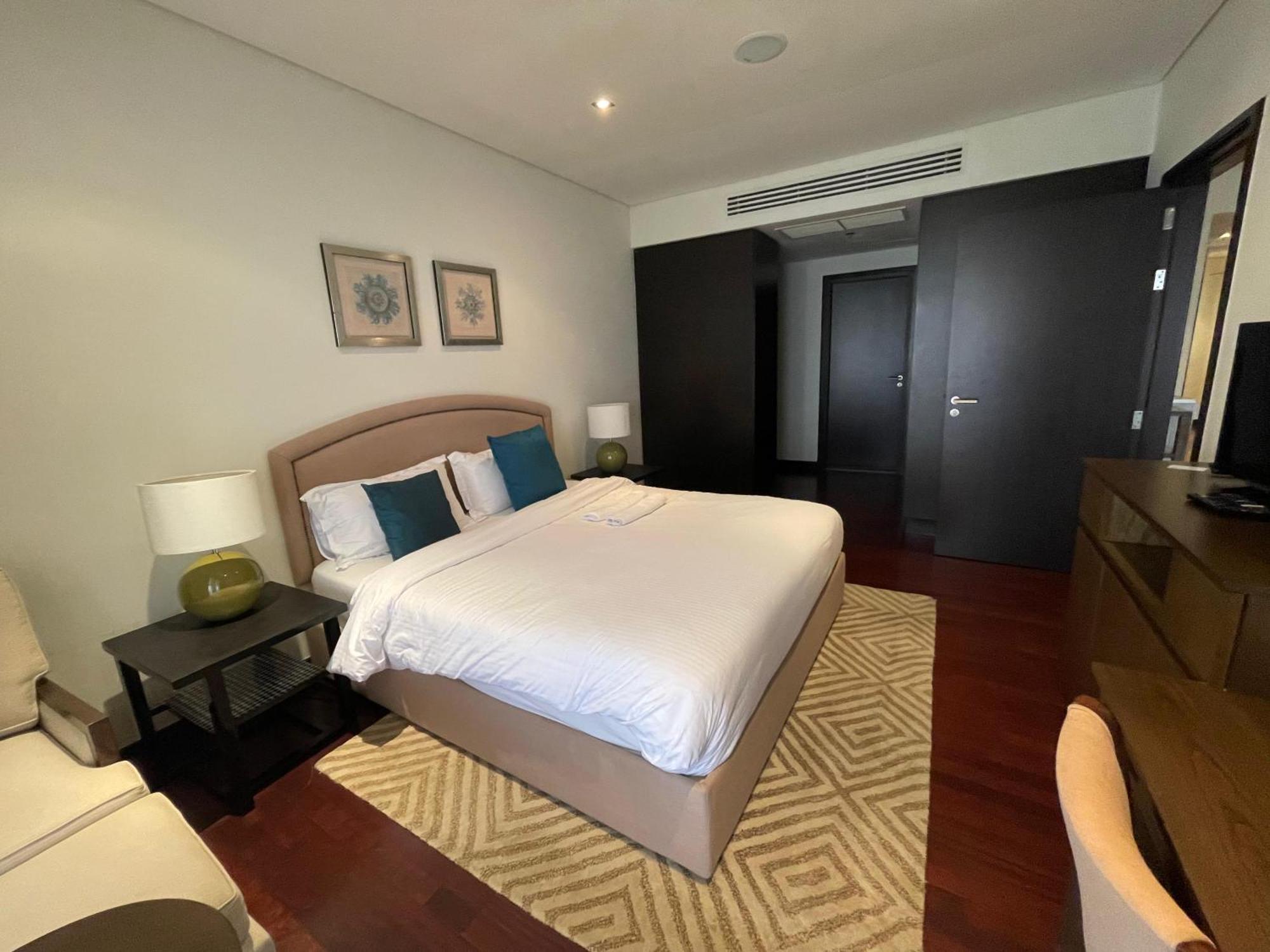 Lux Mina 1 Bhk In Palm Jumeirah With Sea View And Private Beach