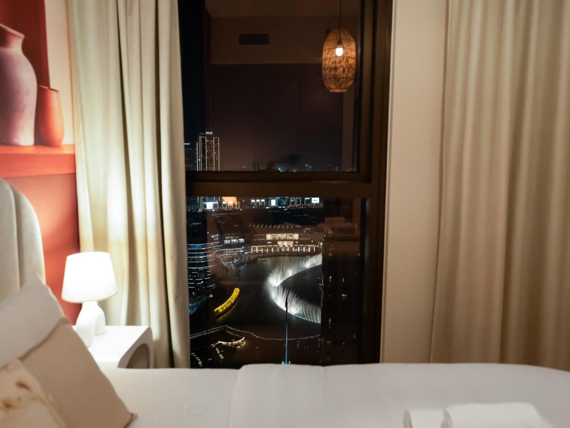 Wabi-sabi Style Fountain-view 4 Bedroom In The Sky Apartment