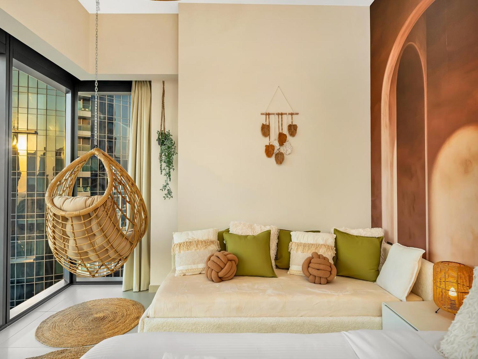 Wabi-sabi Style Fountain-view 4 Bedroom In The Sky Apartment