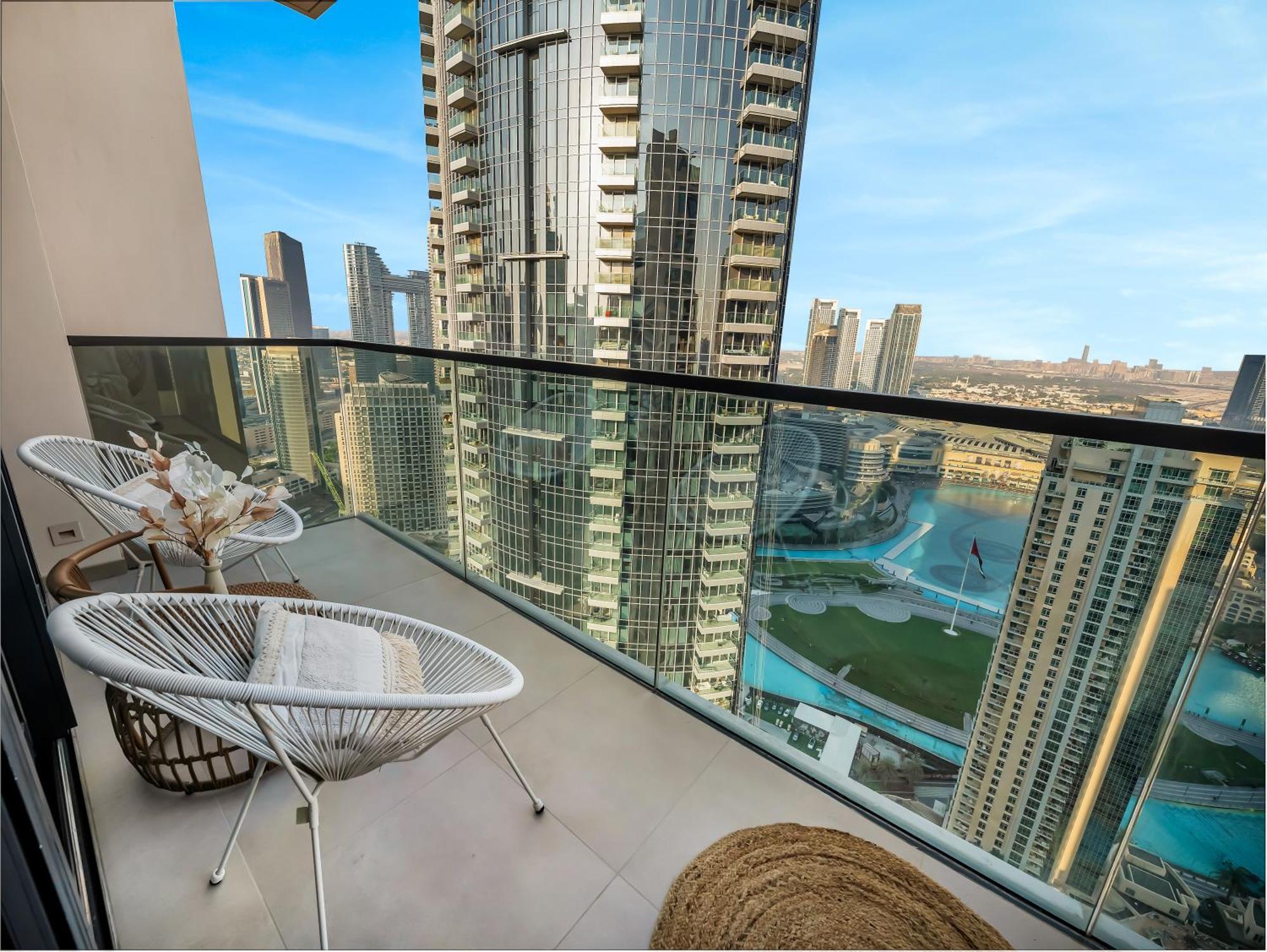 Apartment Wabi-sabi Style Fountain-view 4 Bedroom In The Sky