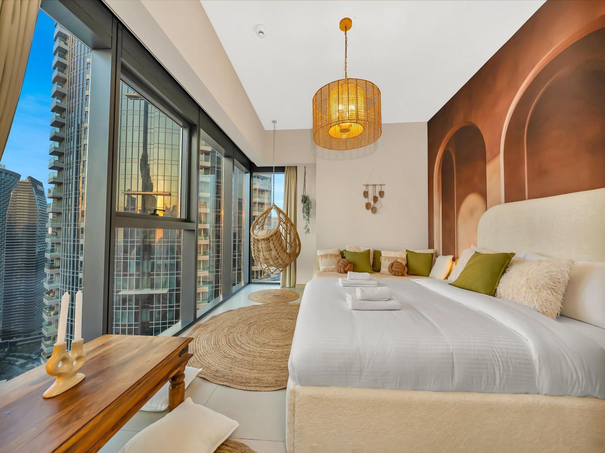 Wabi-sabi Style Fountain-view 4 Bedroom In The Sky Apartment