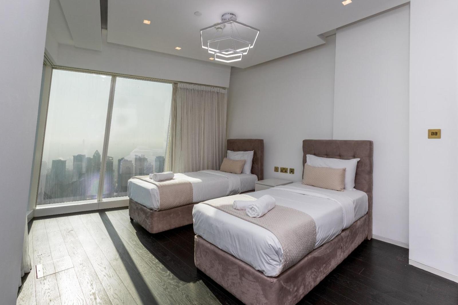 High Floor 3br In Damac Heights, Marina - Allsopp & Allsopp