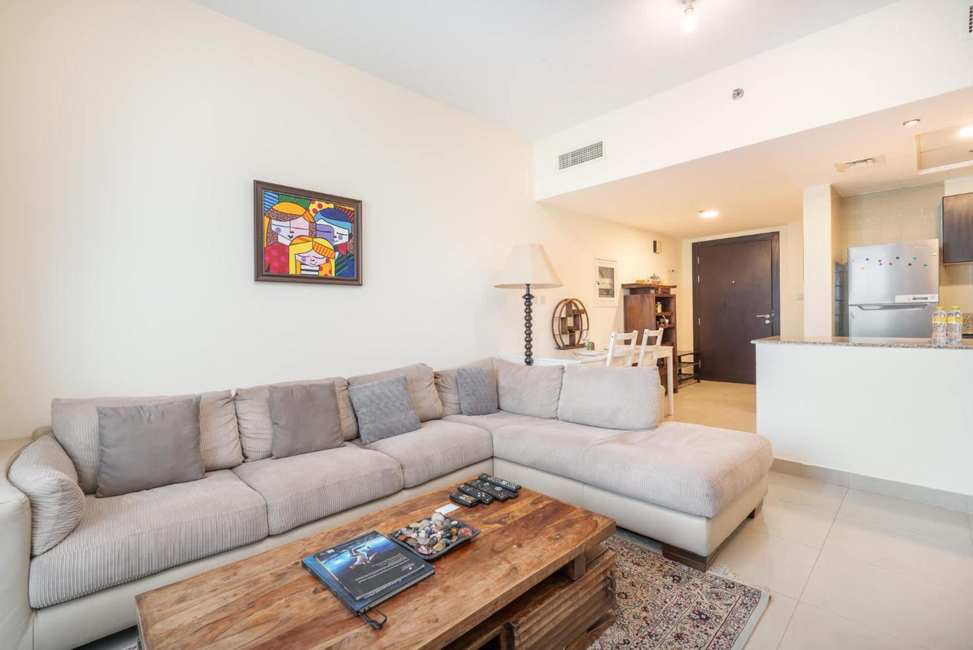 Charming, Sun-filled 1-bedroom In Red Residence, Sports