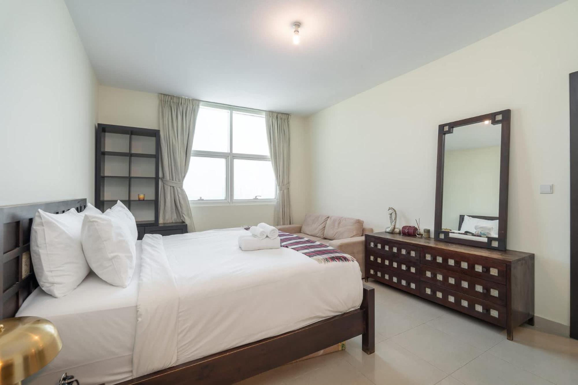 Charming, Sun-filled 1-bedroom In Red Residence, Sports Apartment