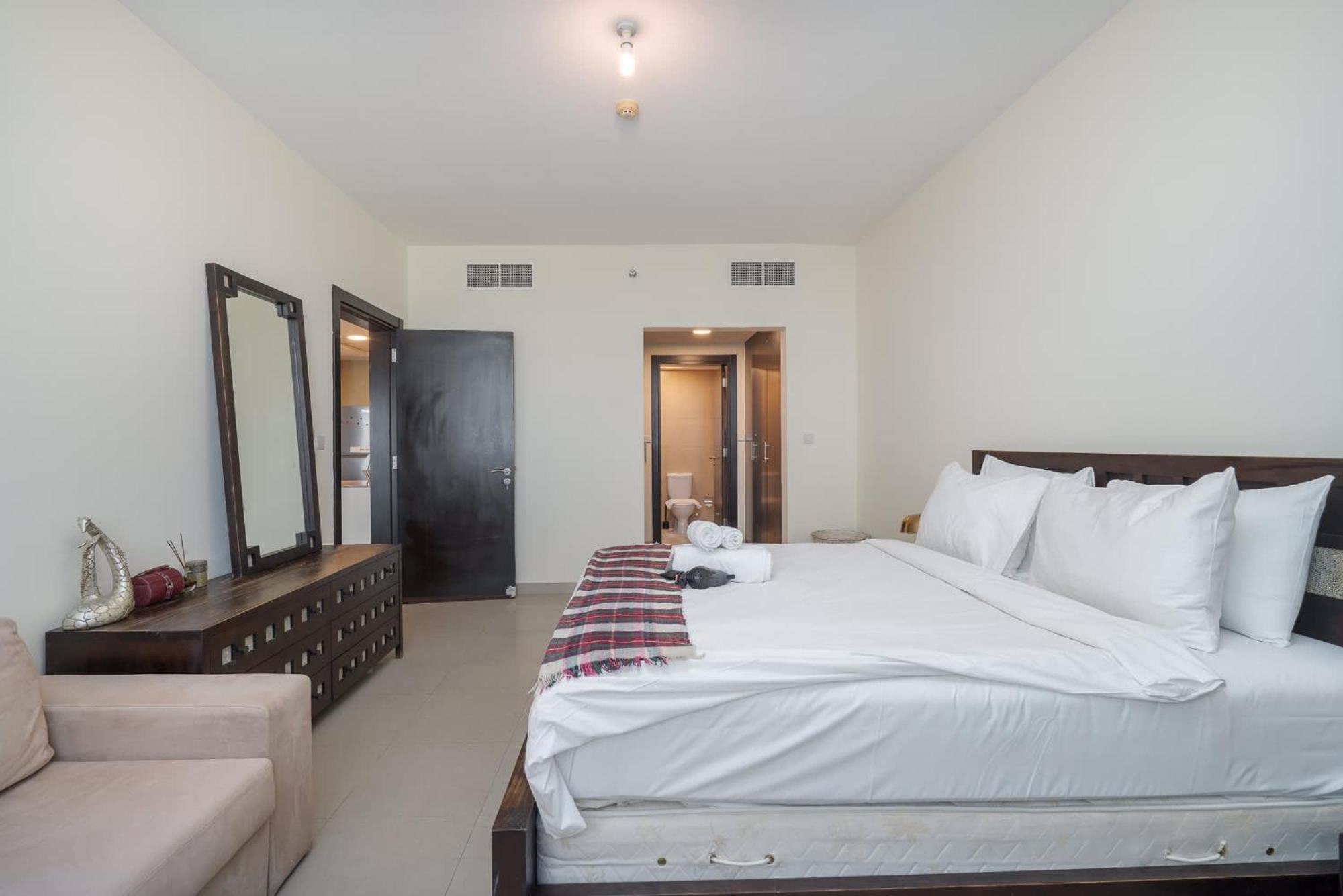 Charming, Sun-filled 1-bedroom In Red Residence, Sports Apartment Dubai