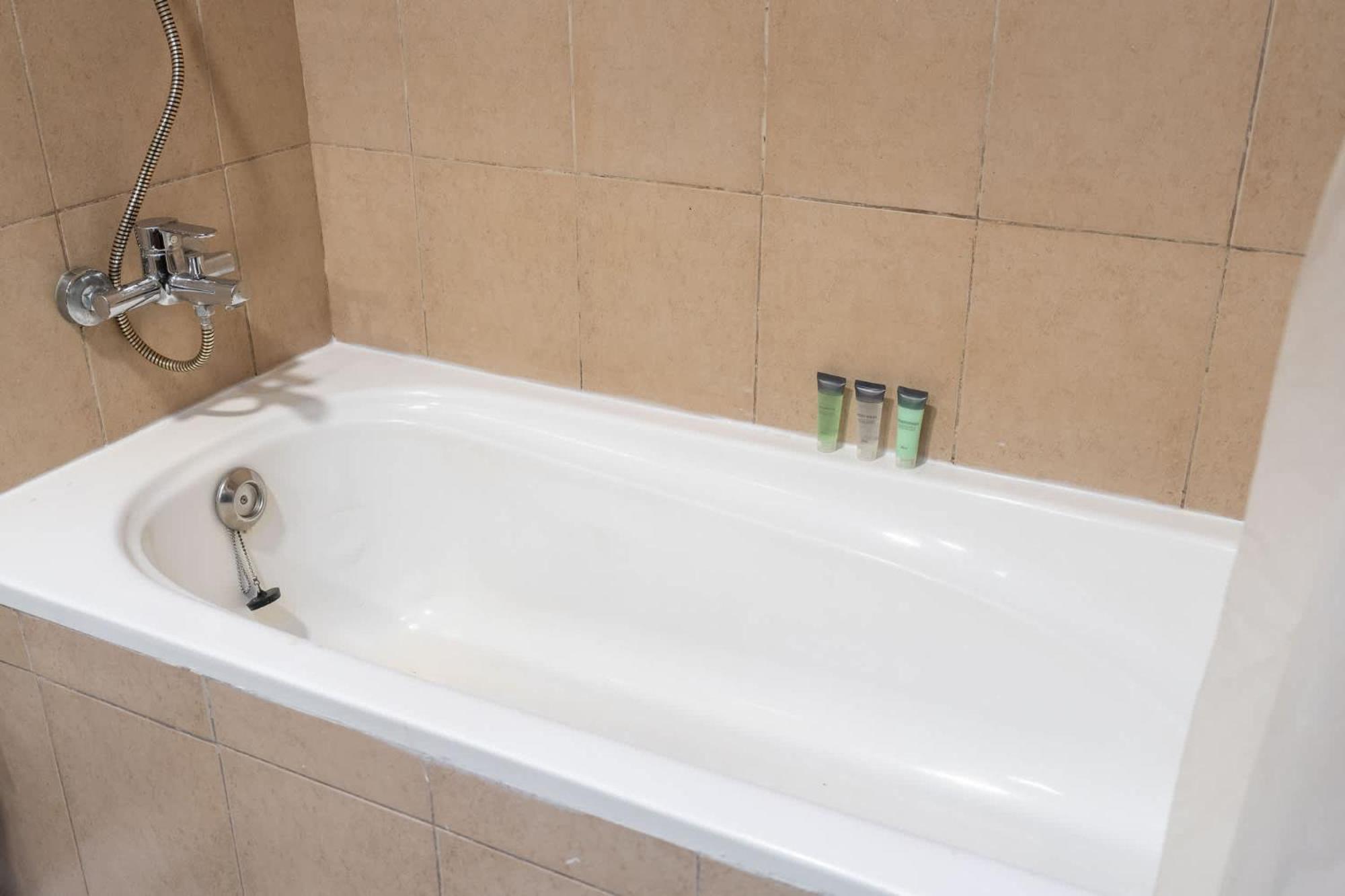 Charming, Sun-filled 1-bedroom In Red Residence, Sports *