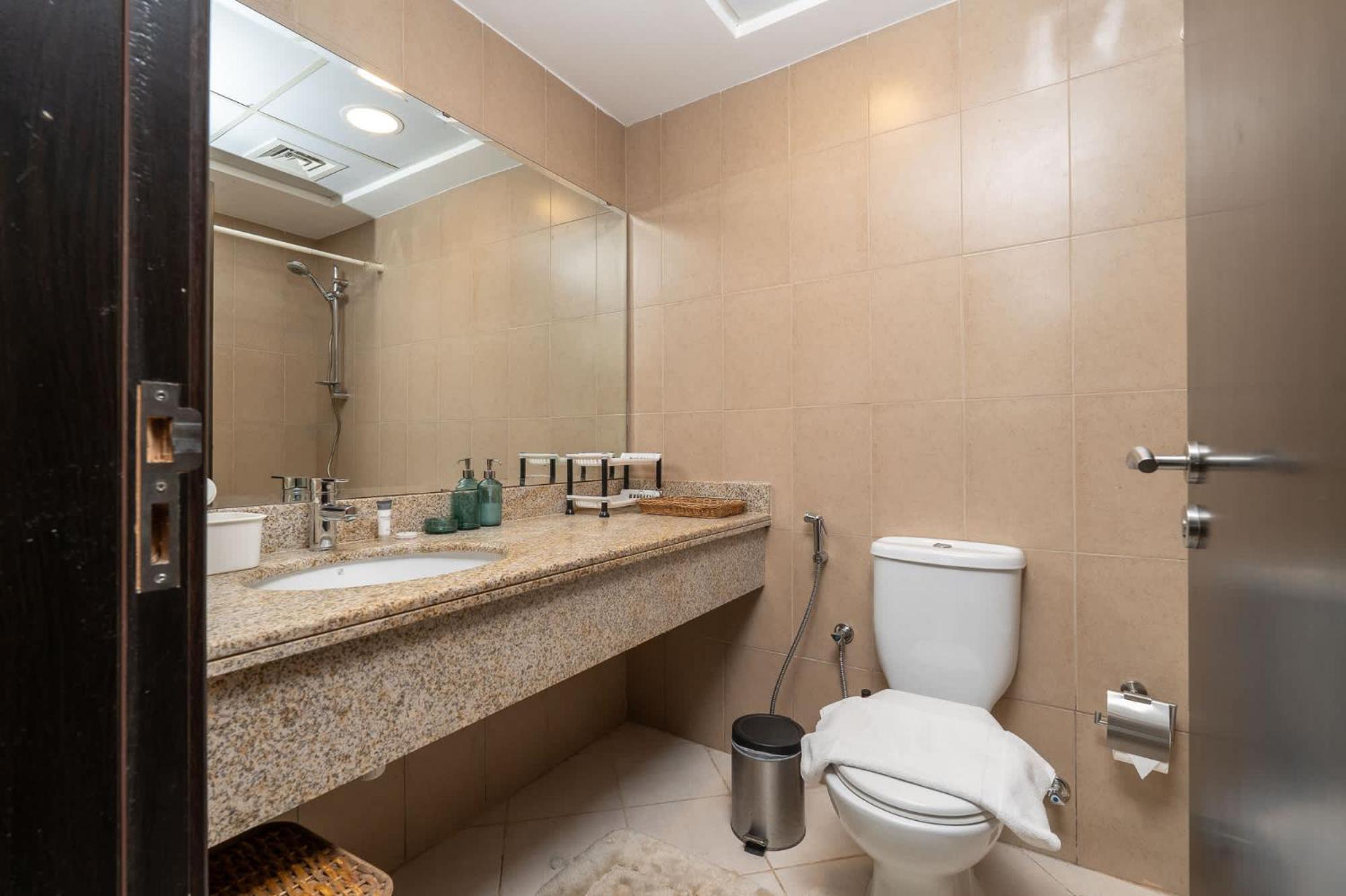Apartment Charming, Sun-filled 1-bedroom In Red Residence, Sports *