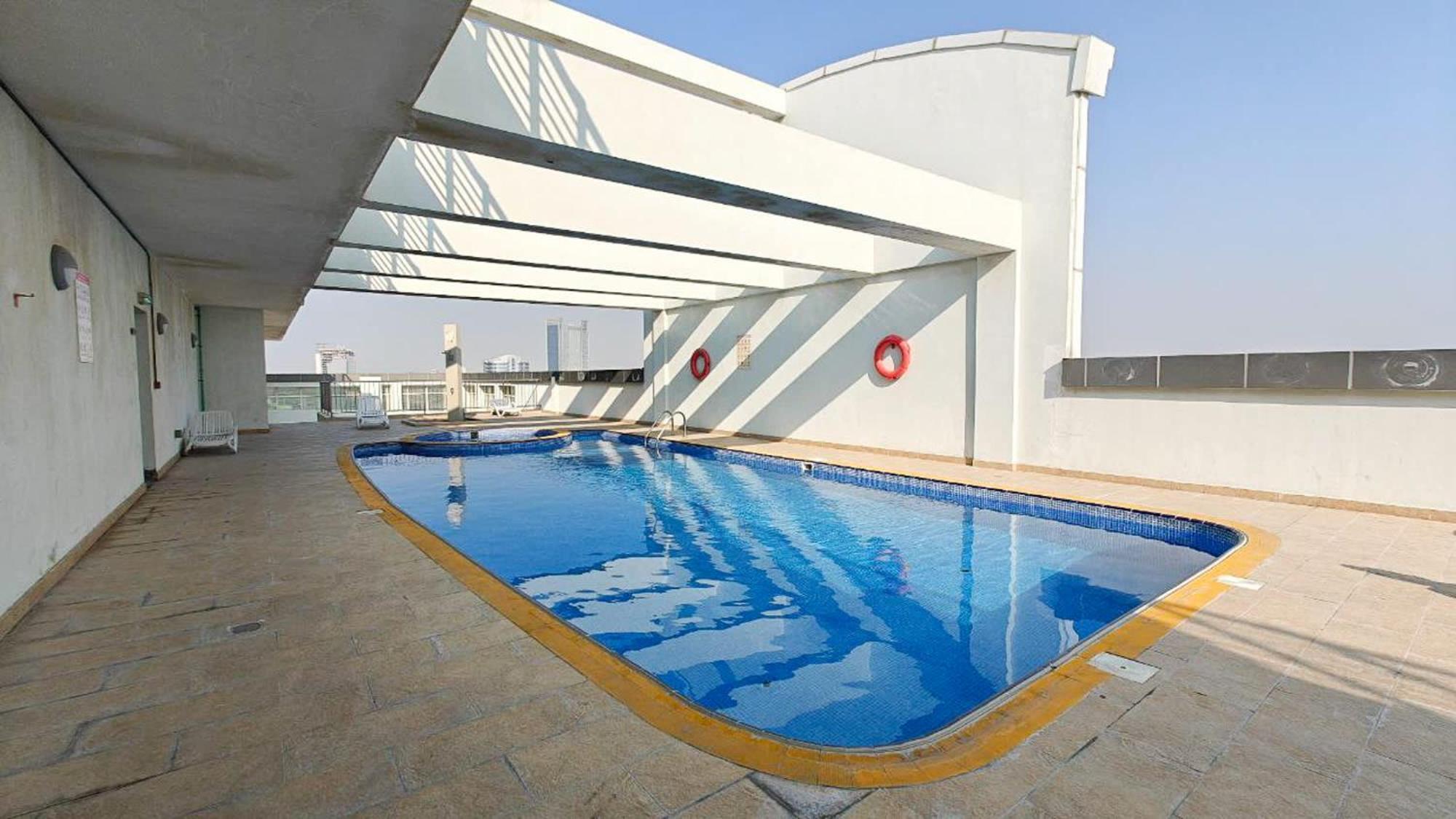 Charming, Sun-filled 1-bedroom In Red Residence, Sports Dubai