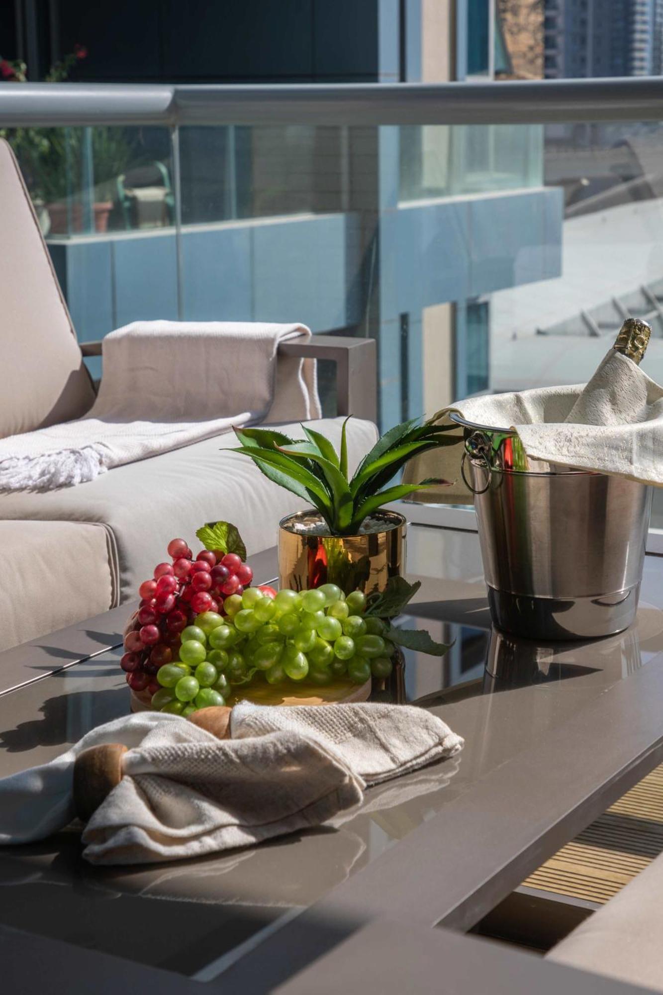 Frank Porter - Marina A Apartment Dubai