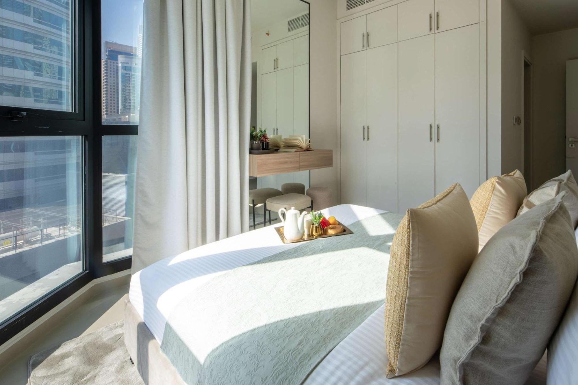 Frank Porter - Marina A Apartment Dubai