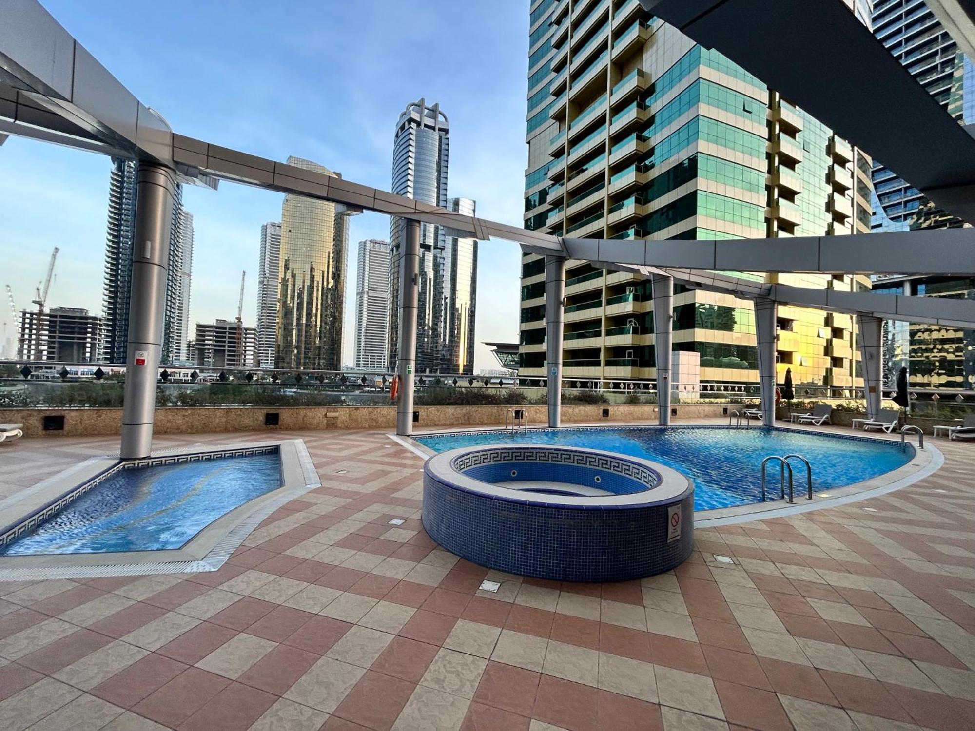 Chic Near Metro ! * Dubai