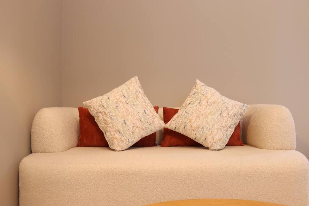 Apartment Brand New Chic