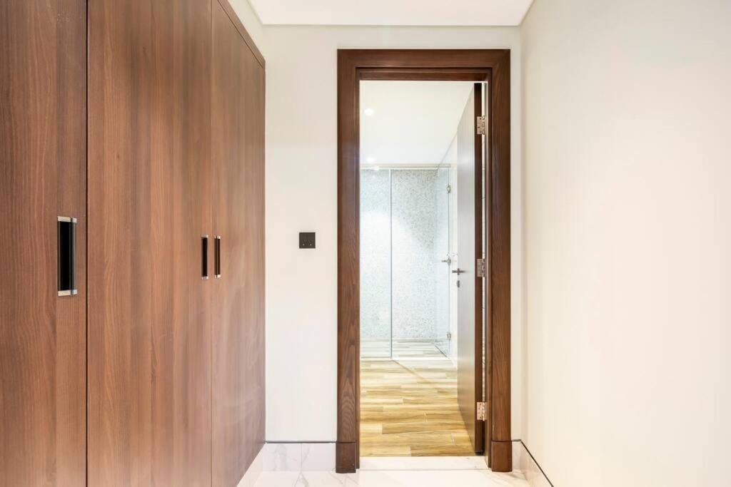 Apartment Brand New Chic
