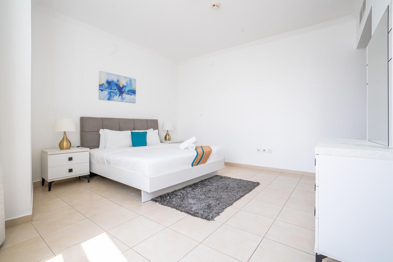 Rh- Modern Elegance 2br, Prime Location, Walk To Mall Apartment Dubai