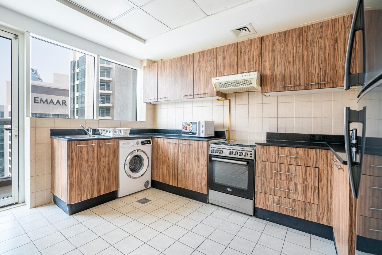 Rh- Modern Elegance 2br, Prime Location, Walk To Mall Apartment *