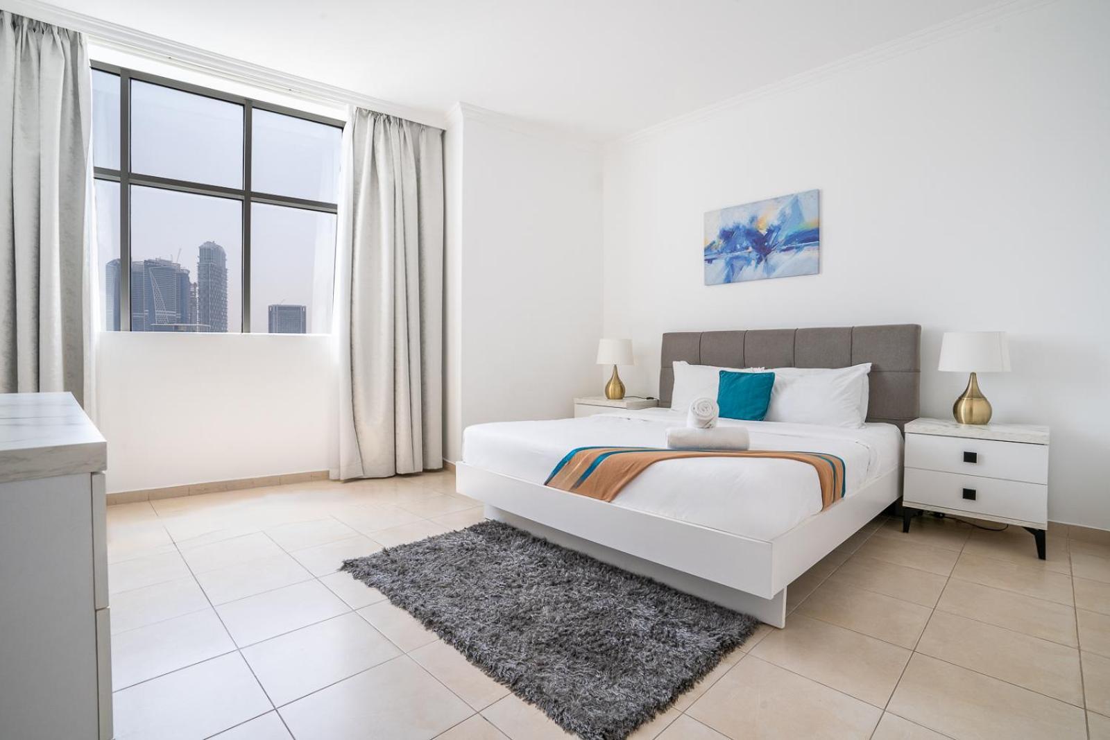 Rh- Modern Elegance 2br, Prime Location, Walk To Mall Apartment