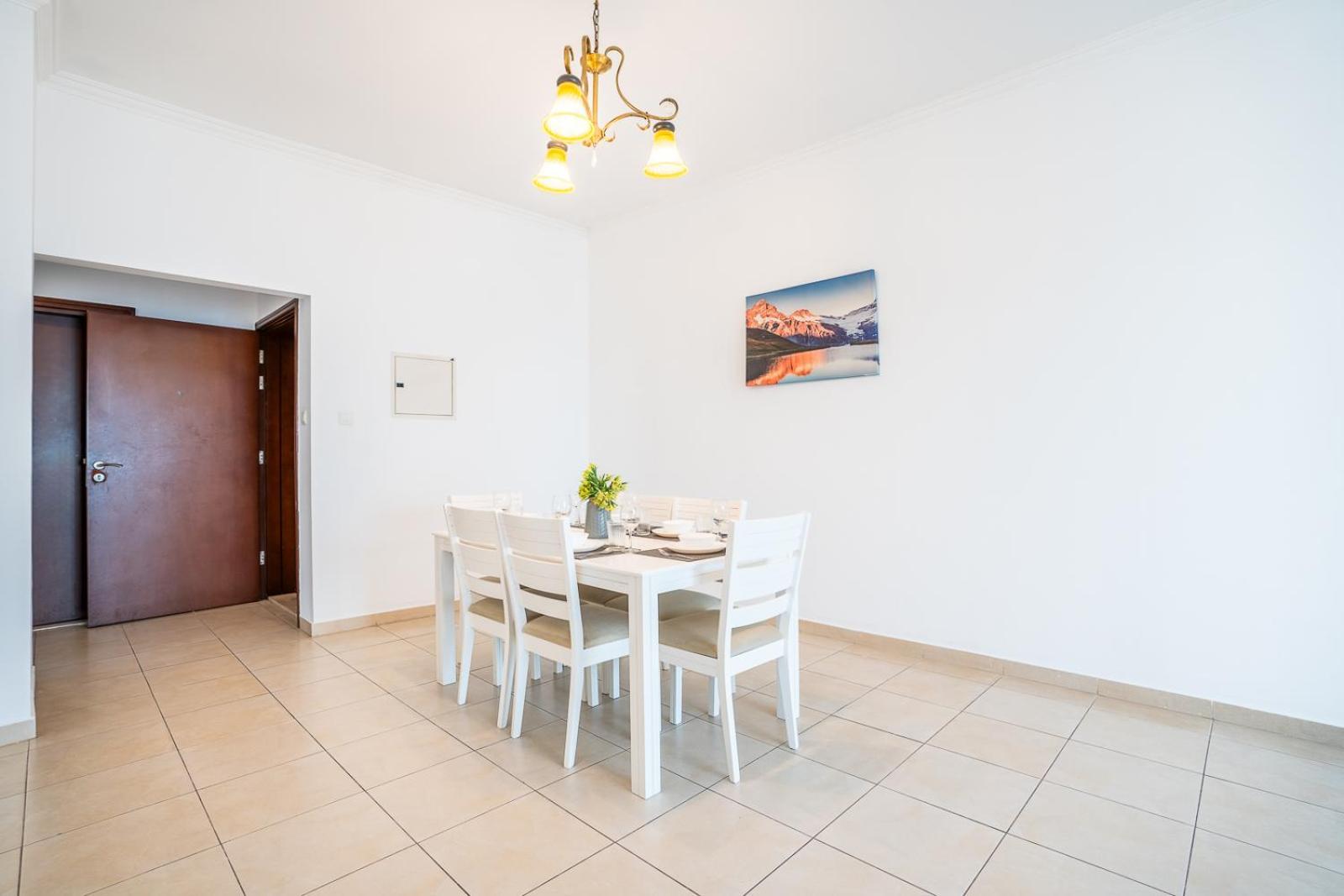 Rh- Modern Elegance 2br, Prime Location, Walk To Mall Apartment *