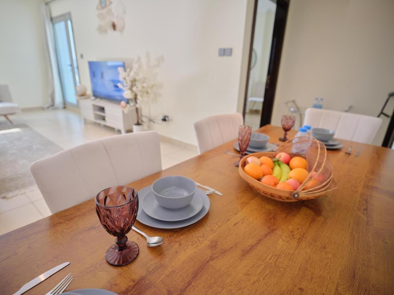 Stylish 1 Bedroom With Sea View - Sunset View Apartment
