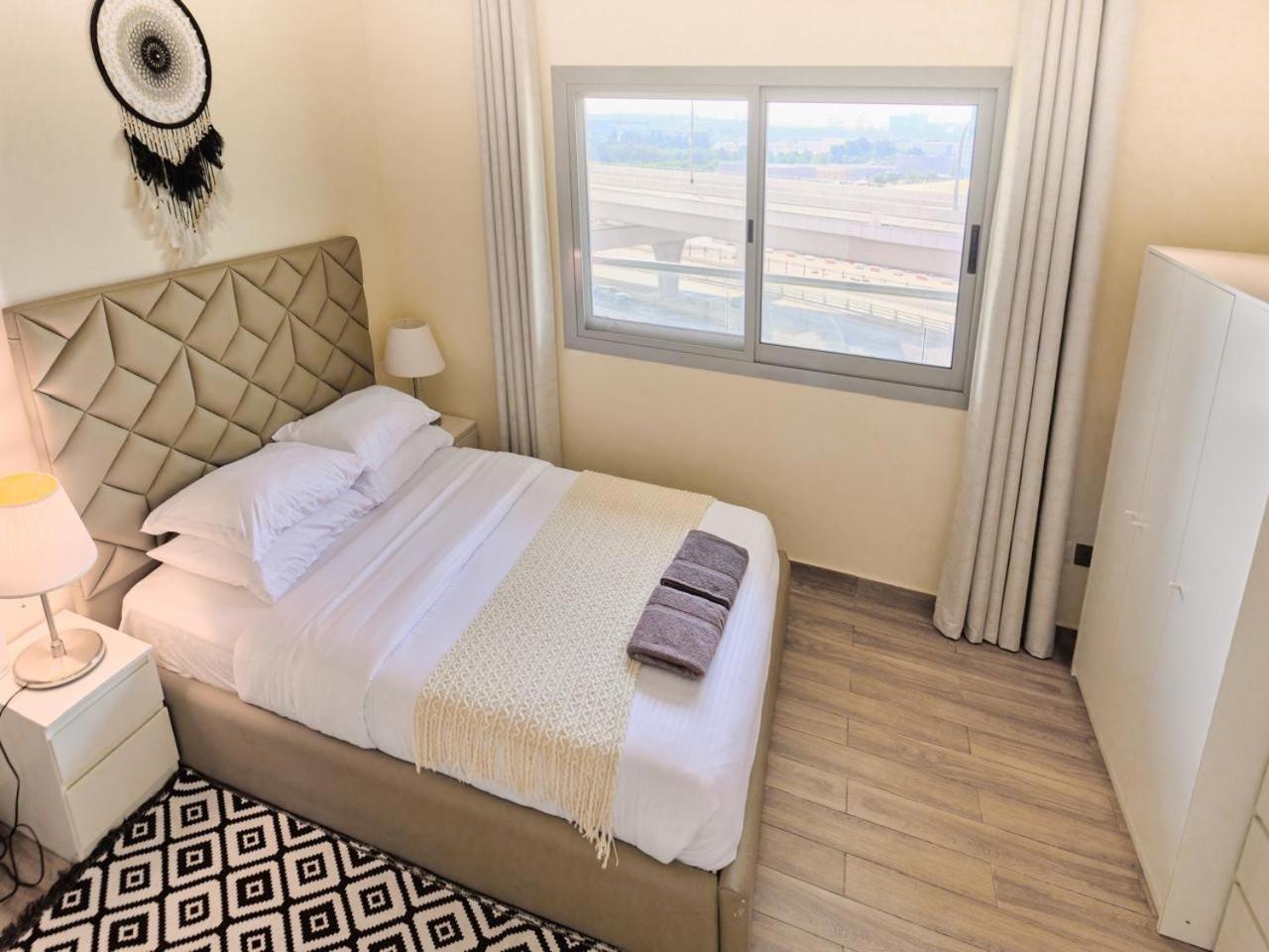 Stylish 1 Bedroom With Sea View - Sunset View Dubai