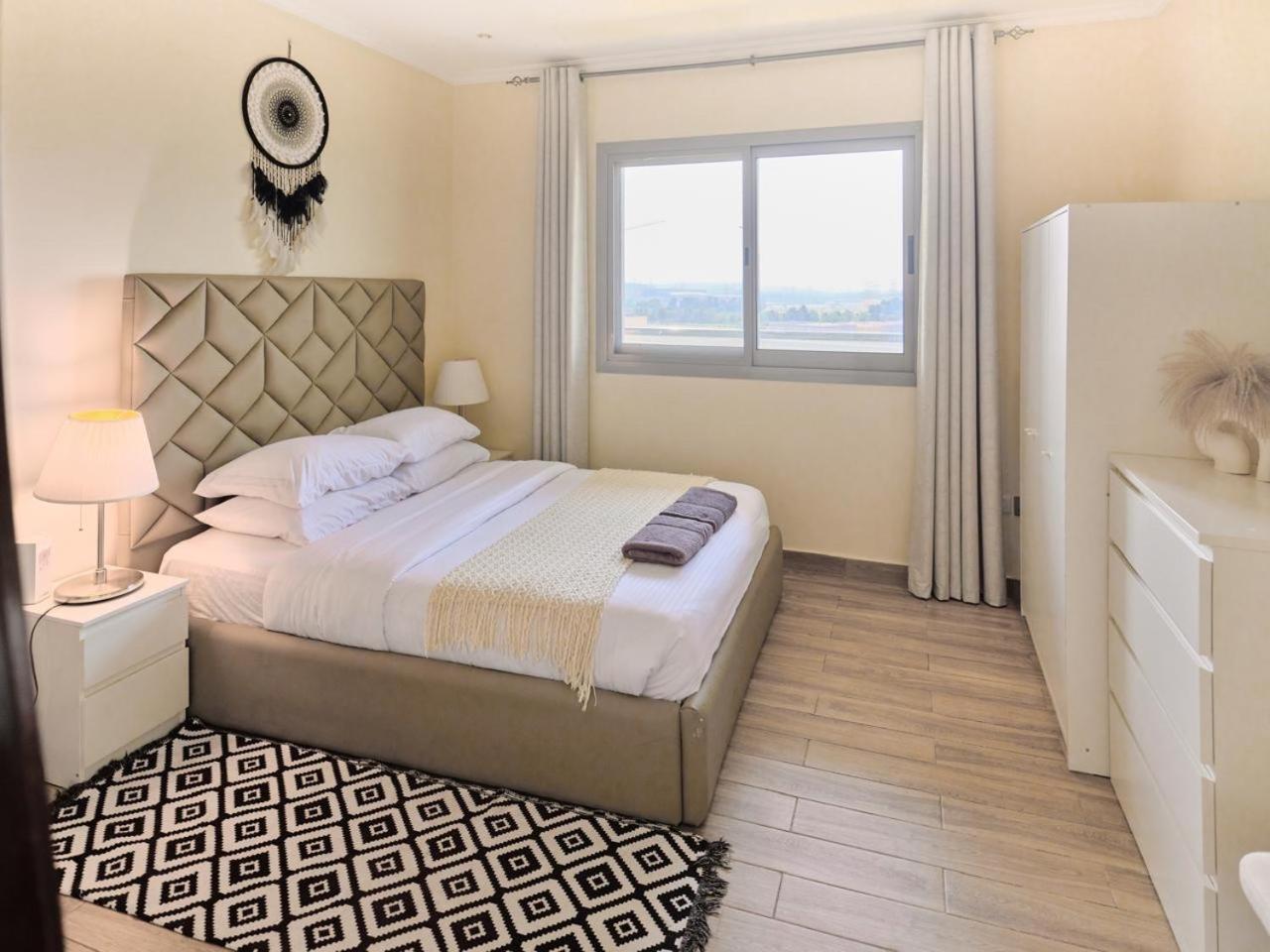Stylish 1 Bedroom With Sea View - Sunset View Dubai