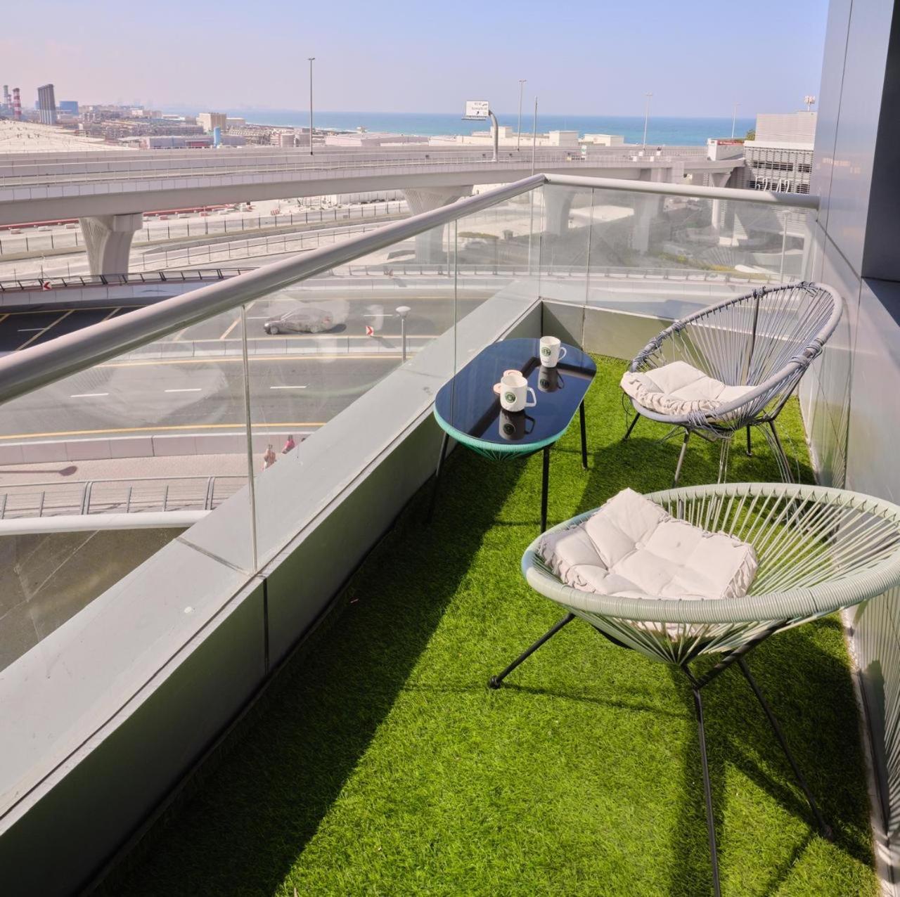 Stylish 1 Bedroom With Sea View - Sunset View Apartment