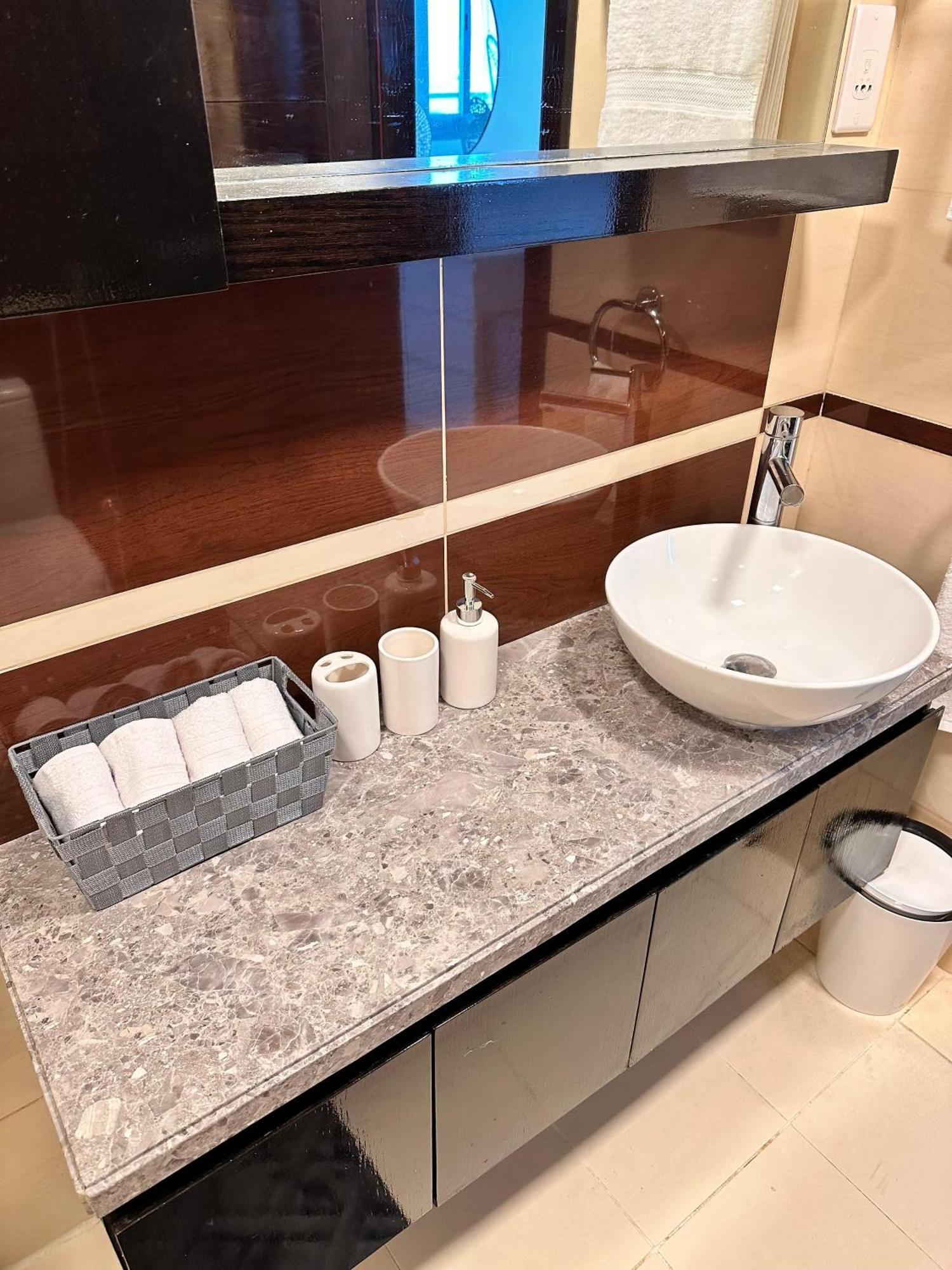 Stylish 1 Bedroom With Sea View - Sunset View