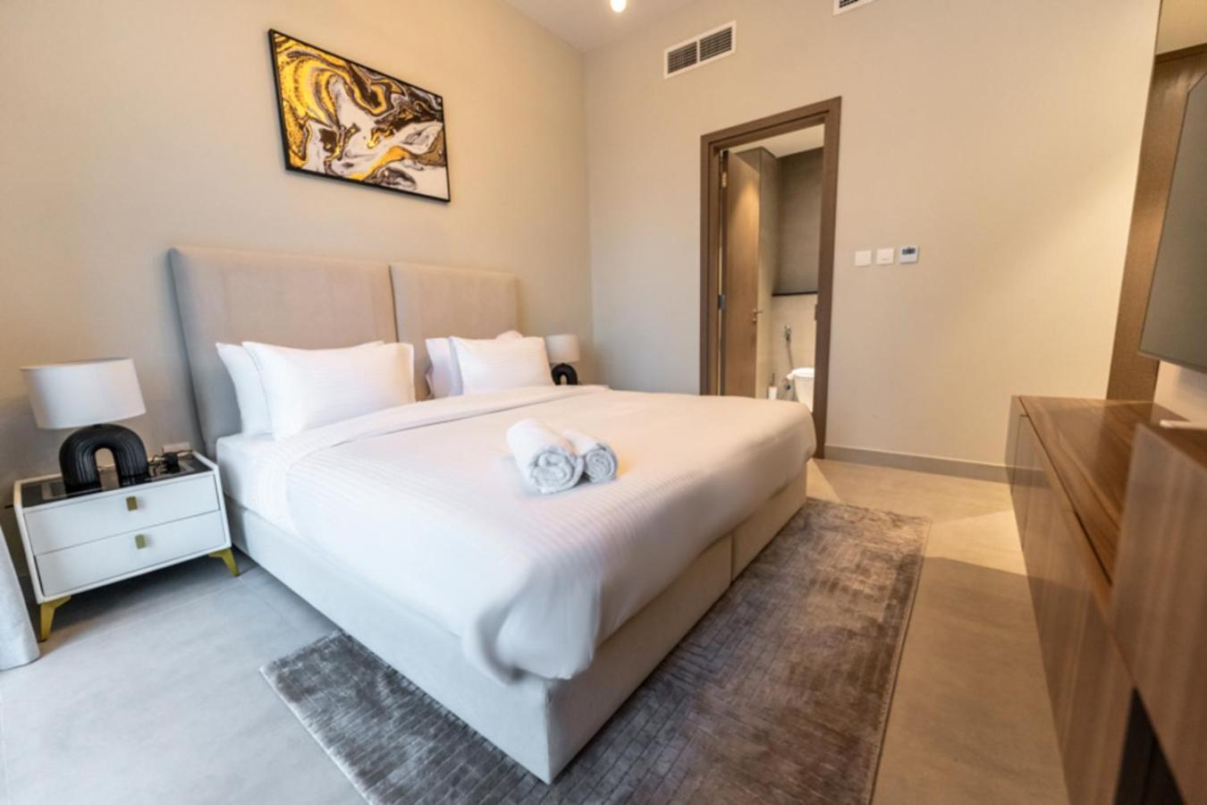 Fam Living - Elegant In Azizi Greenfield Apartment Dubai