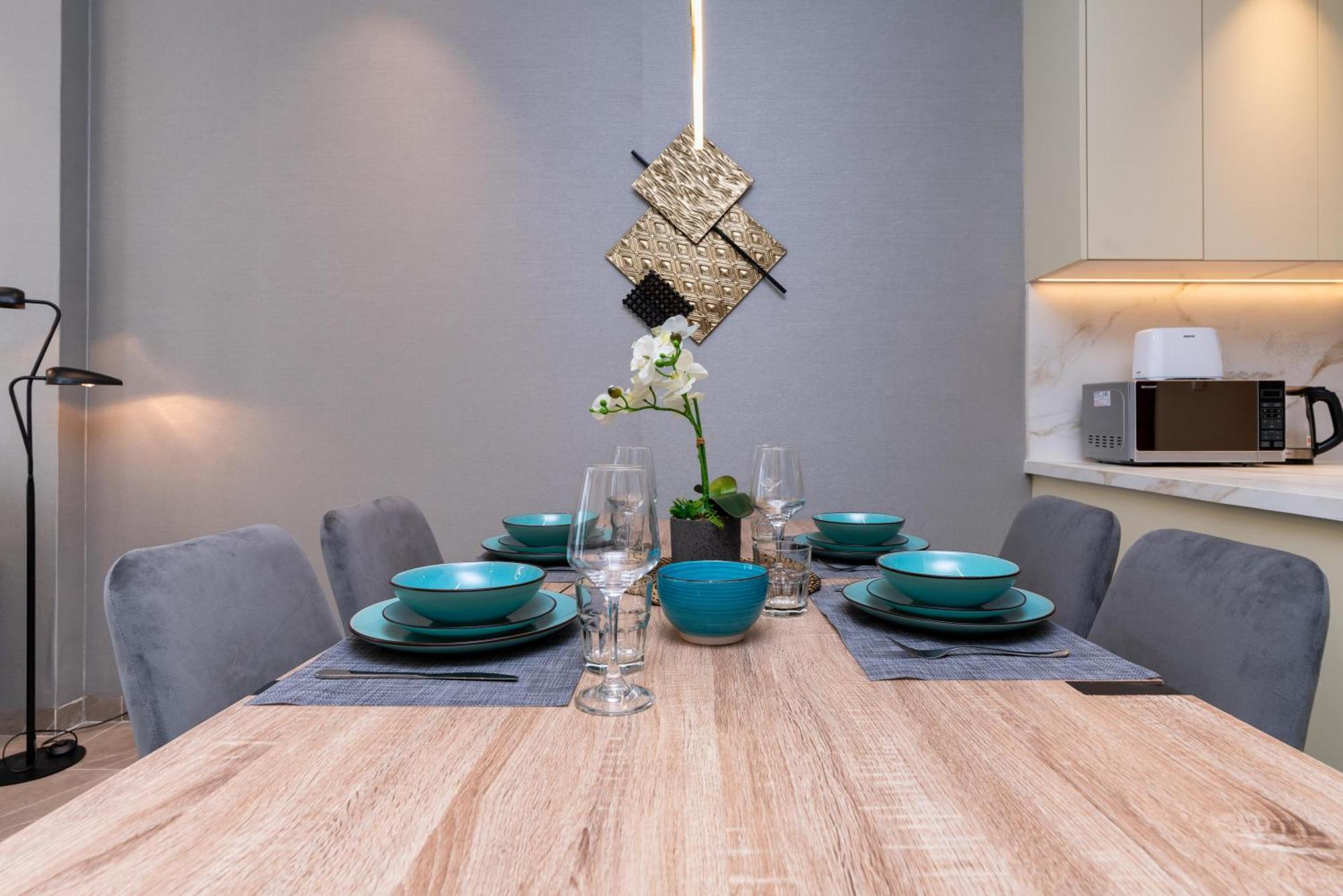 White Sage New Large 1br At Jvc Apartment