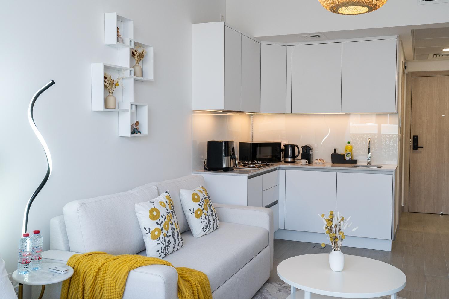 Apartment Brand New Vibrant In Jvc