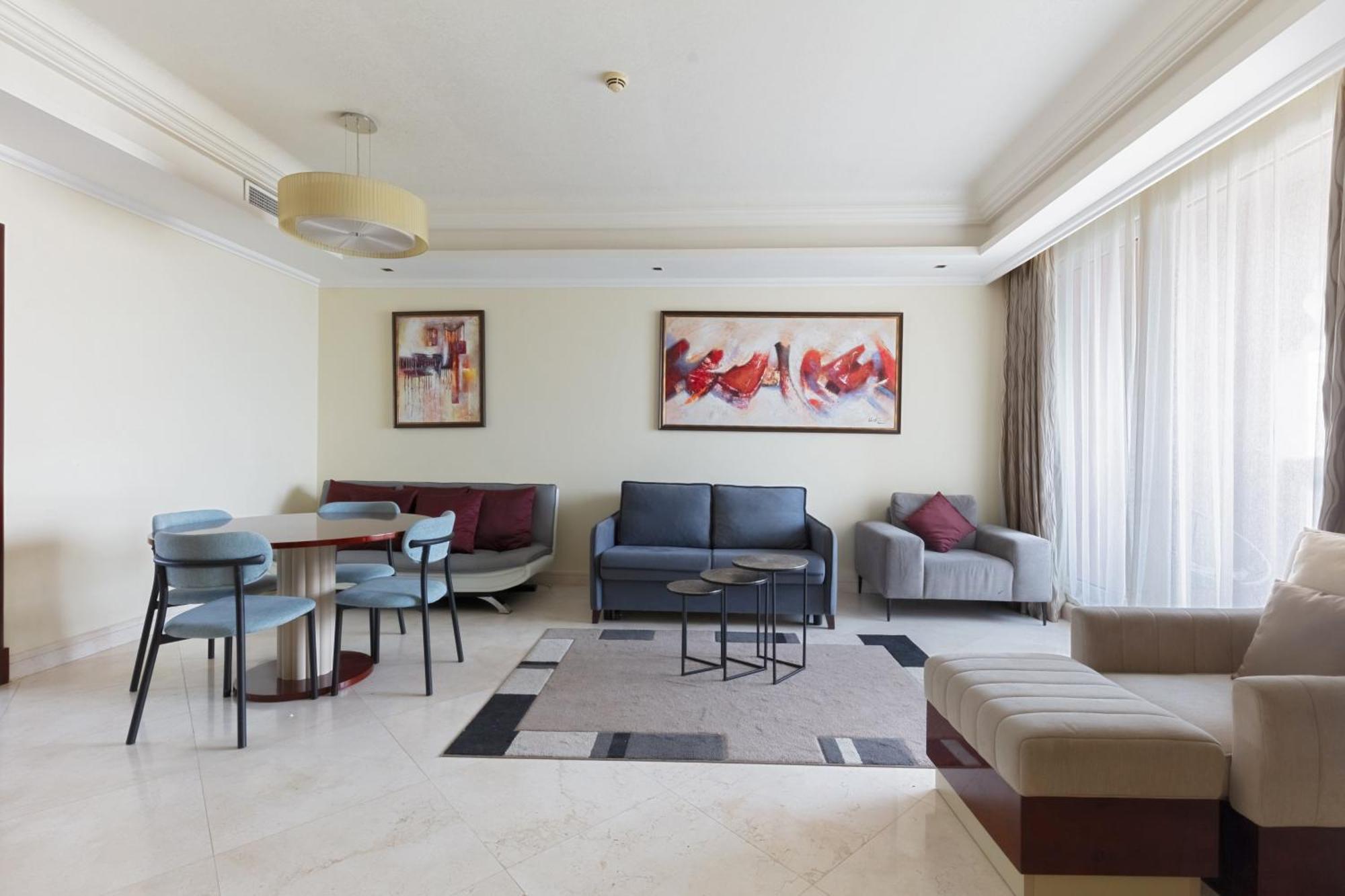 Spacious 2-bedroom Beachfront With Pool *