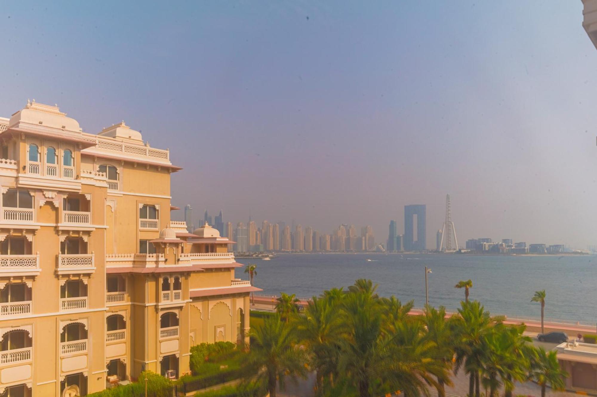 Apartment Spacious 2-bedroom Beachfront With Pool *
