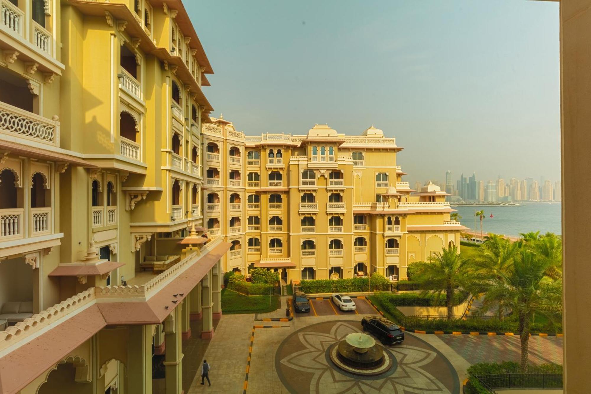Apartment Spacious 2-bedroom Beachfront With Pool Dubai