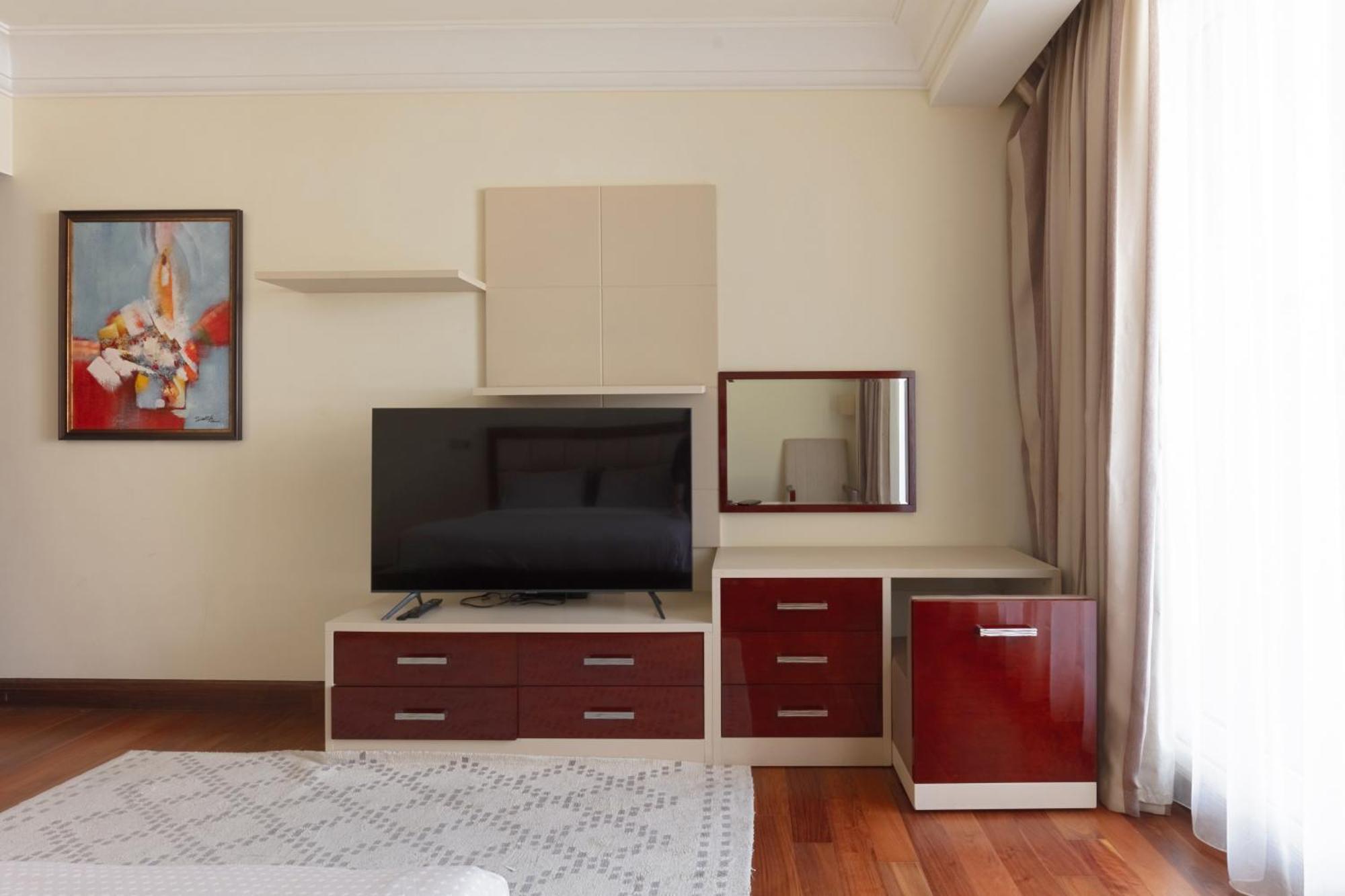Spacious 2-bedroom Beachfront With Pool *