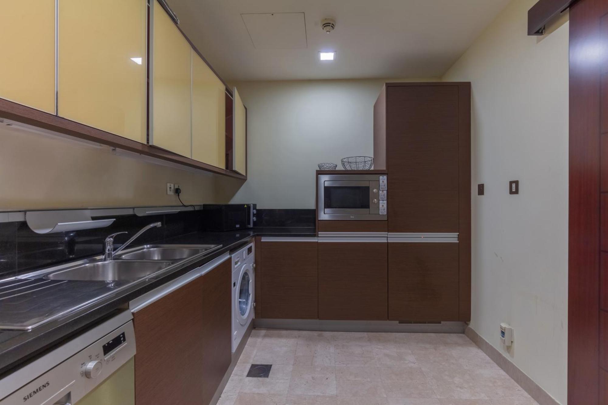 Spacious 2-bedroom Beachfront With Pool