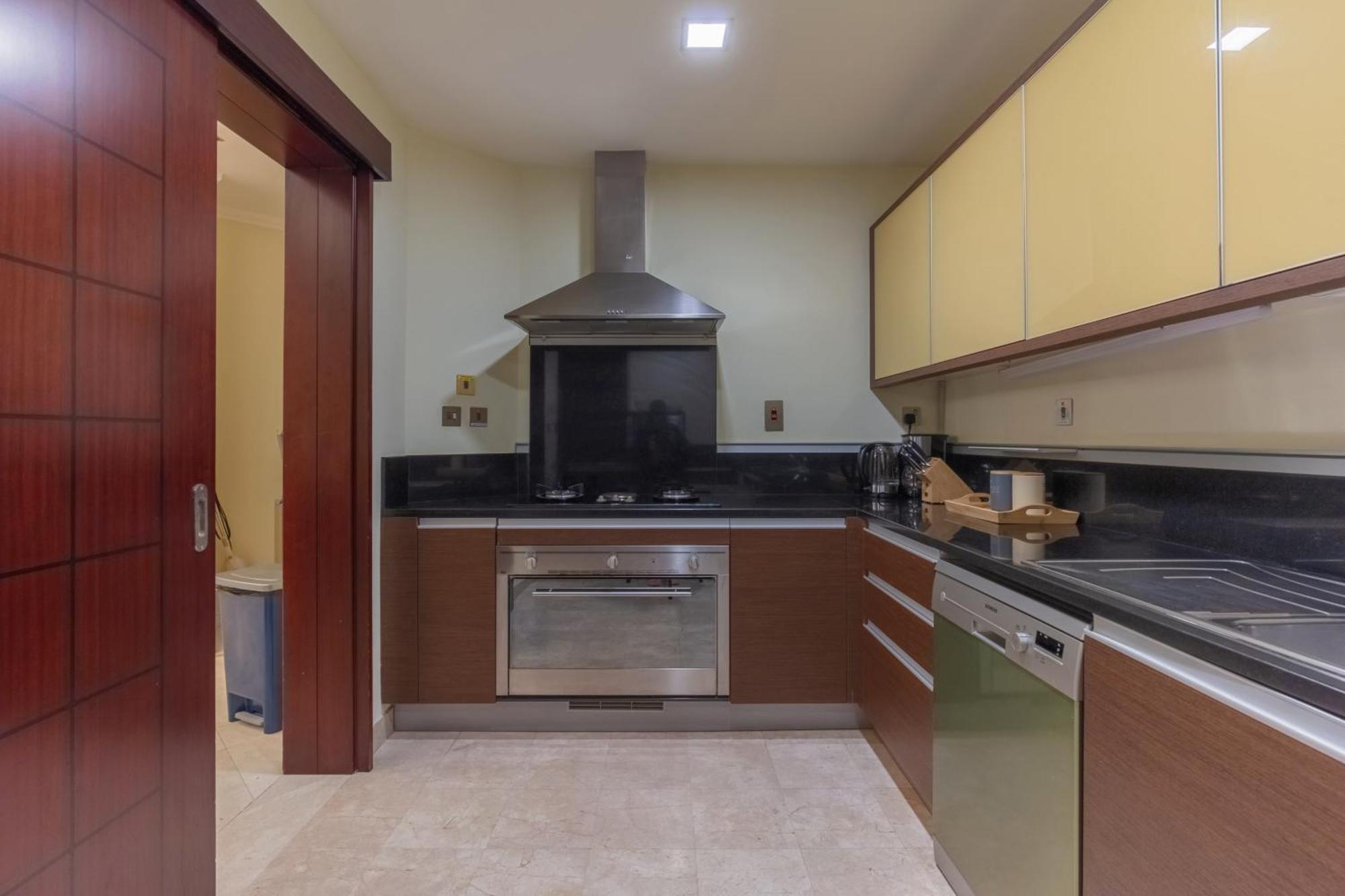 Spacious 2-bedroom Beachfront With Pool Apartment Dubai