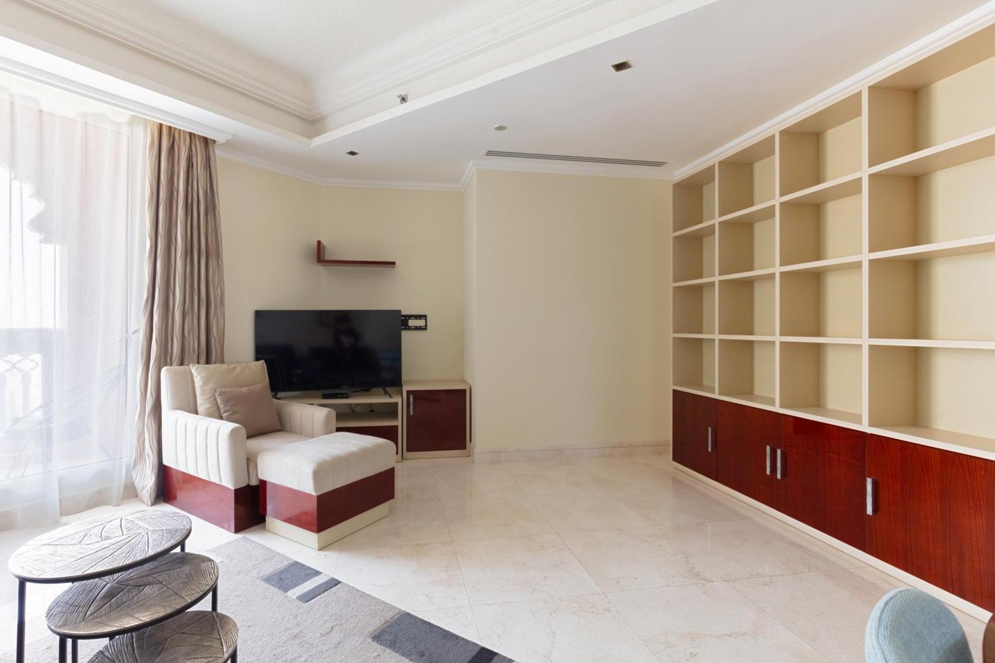 Spacious 2-bedroom Beachfront With Pool *