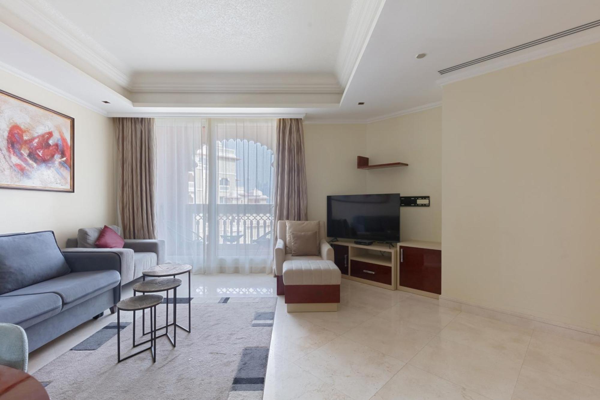 Apartment Spacious 2-bedroom Beachfront With Pool