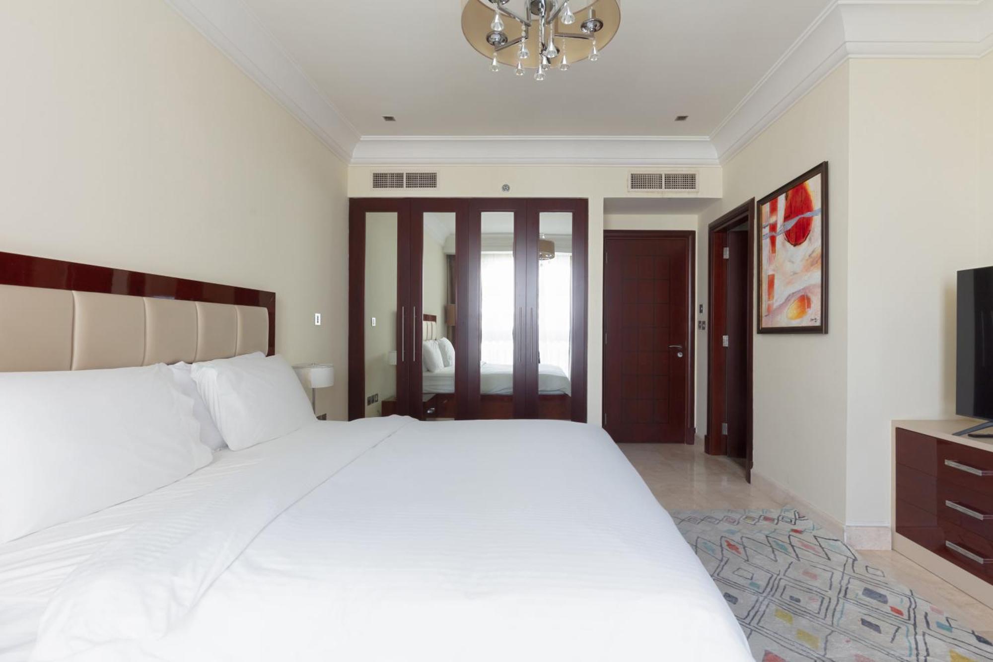 Spacious 2-bedroom Beachfront With Pool *
