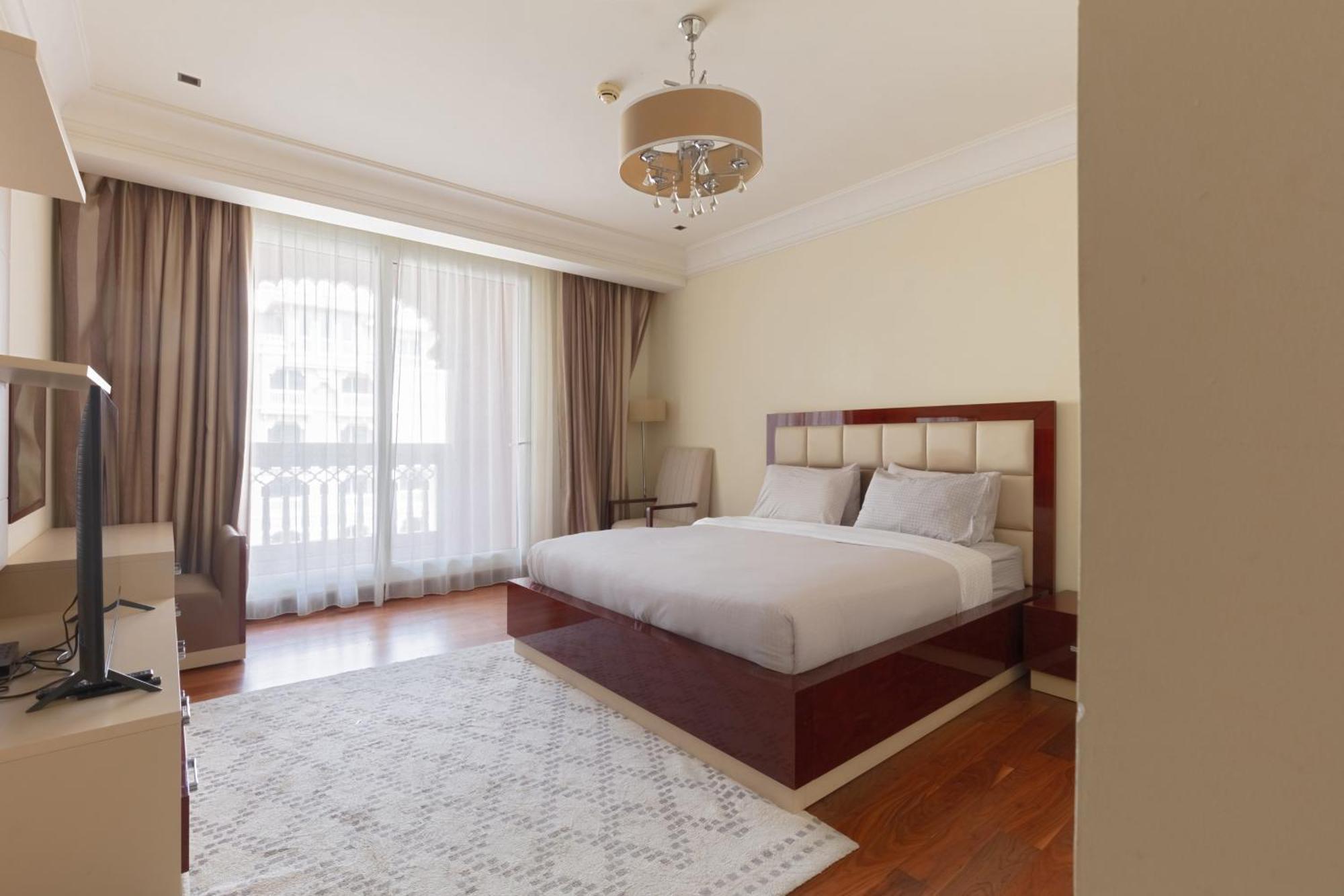Apartment Spacious 2-bedroom Beachfront With Pool