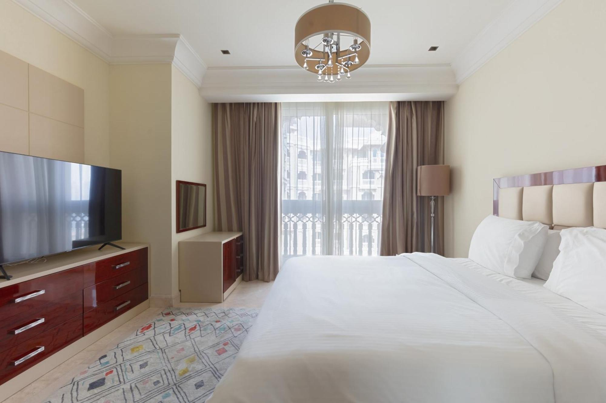 Apartment Spacious 2-bedroom Beachfront With Pool