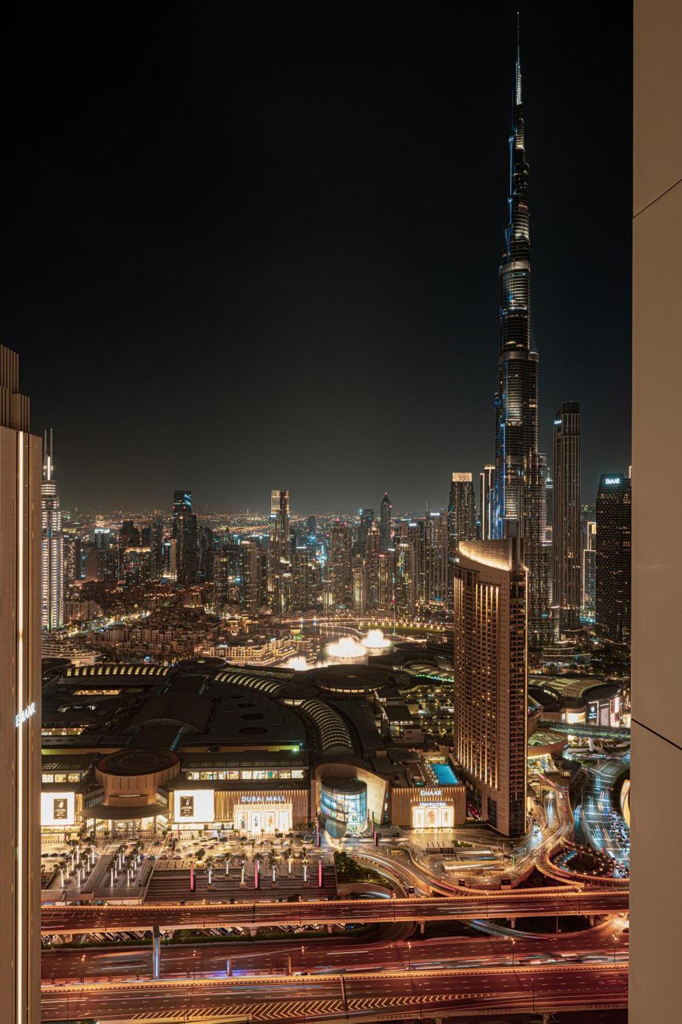 Premium 2 Bedroom High-floor Offering Spectacular Burj Khalifa & Fountain Views, Steps Away From Mall - Downtown By Stayfinity - Max 8 Guests Dubai