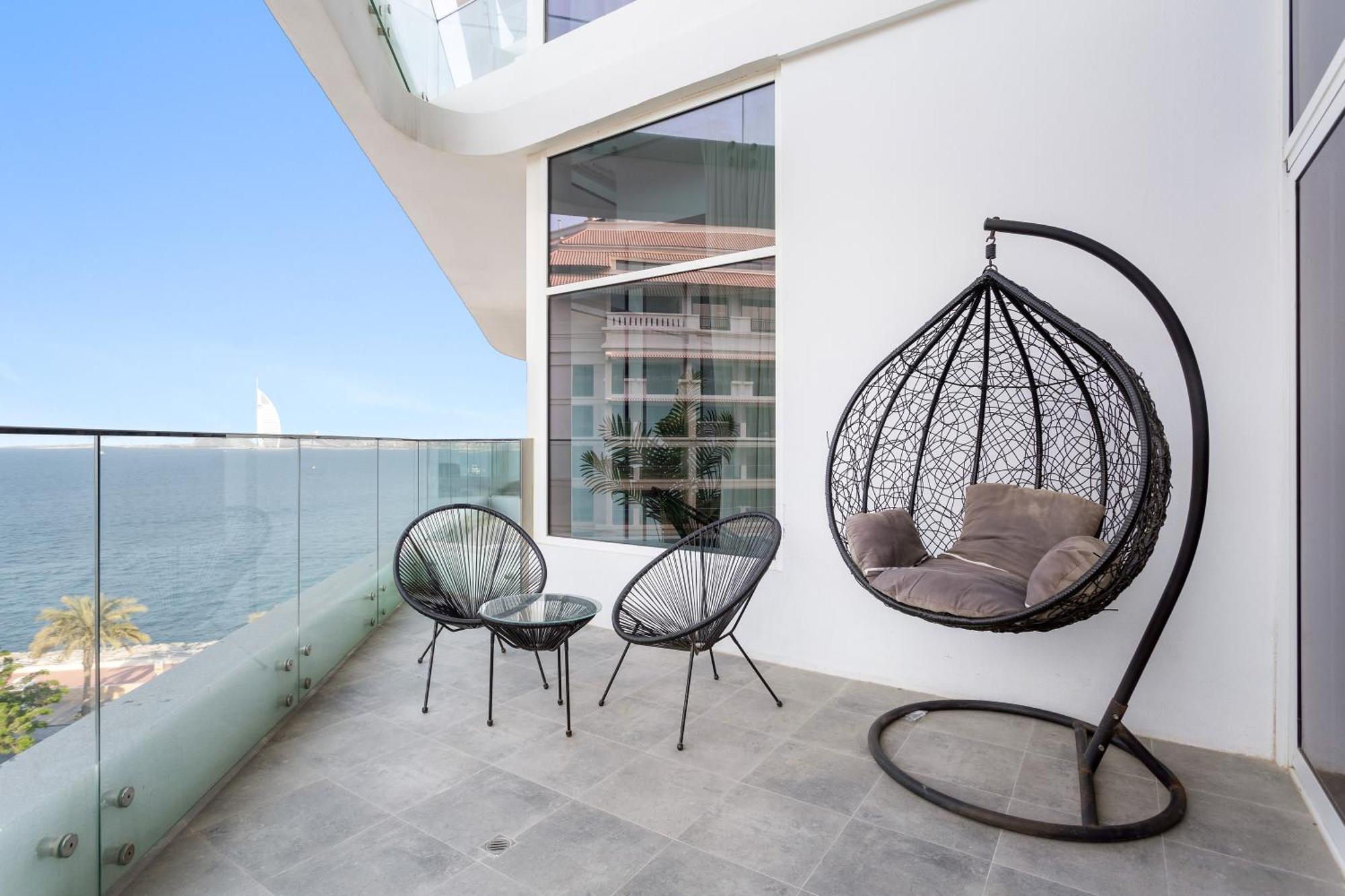 Lux Mina 1 Bhk In Palm Jumeirah With Sea View And Private Beach