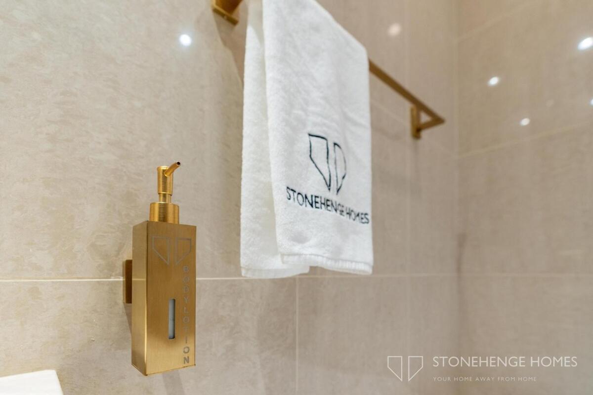 Lux & Cozy 1 Bedroom Steps Away From Burj Khalifa & Mall Apartment Dubai