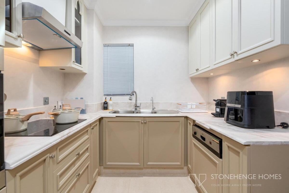 Lux & Cozy 1 Bedroom Steps Away From Burj Khalifa & Mall *