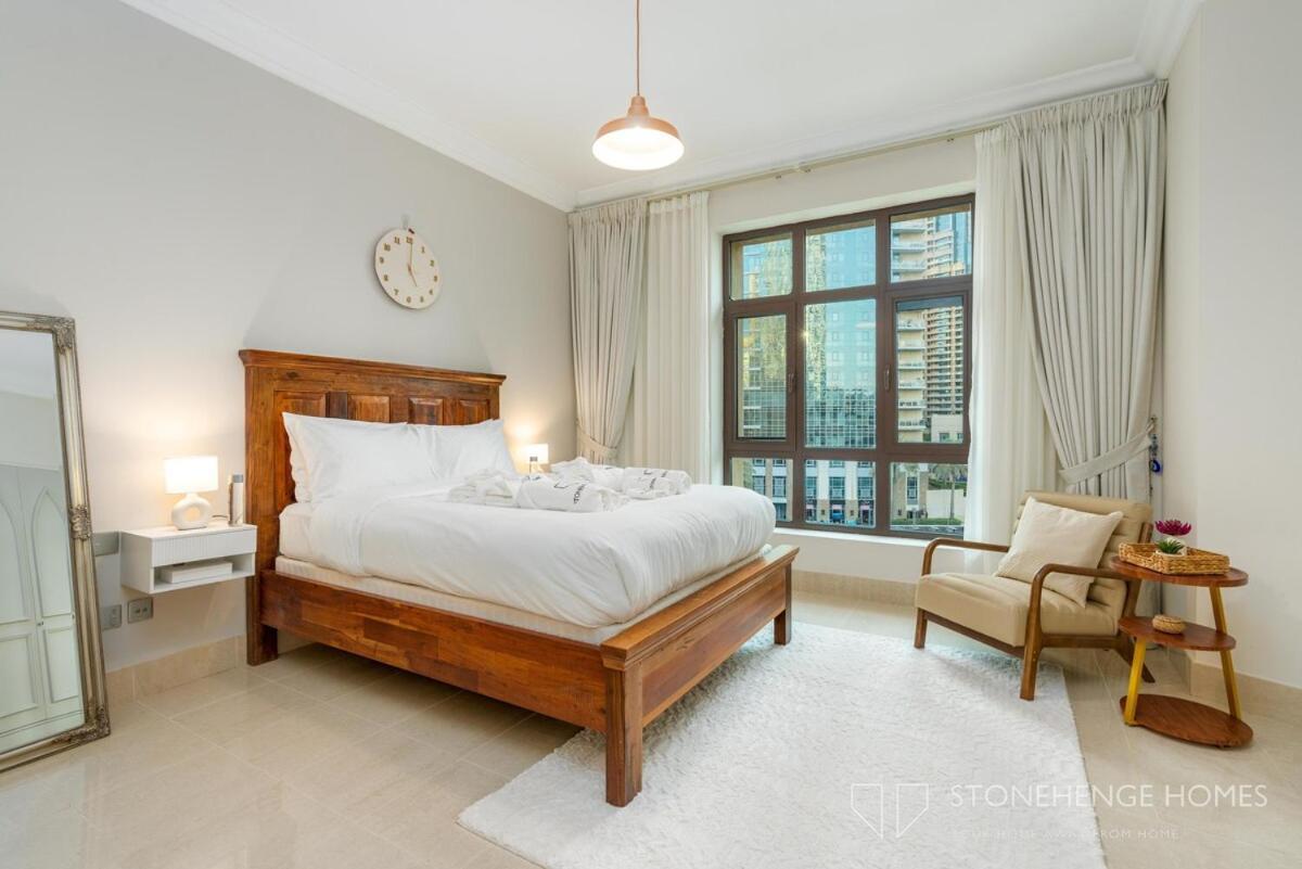 Lux & Cozy 1 Bedroom Steps Away From Burj Khalifa & Mall Apartment *