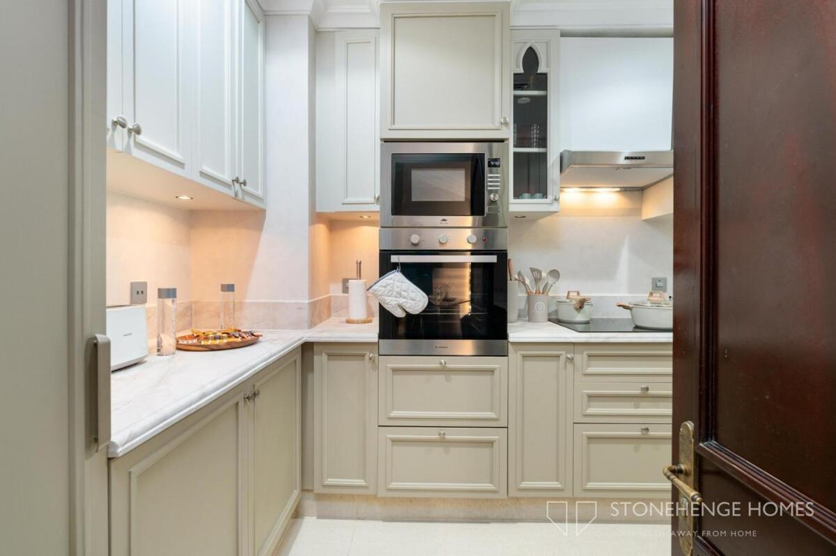 Apartment Lux & Cozy 1 Bedroom Steps Away From Burj Khalifa & Mall Dubai