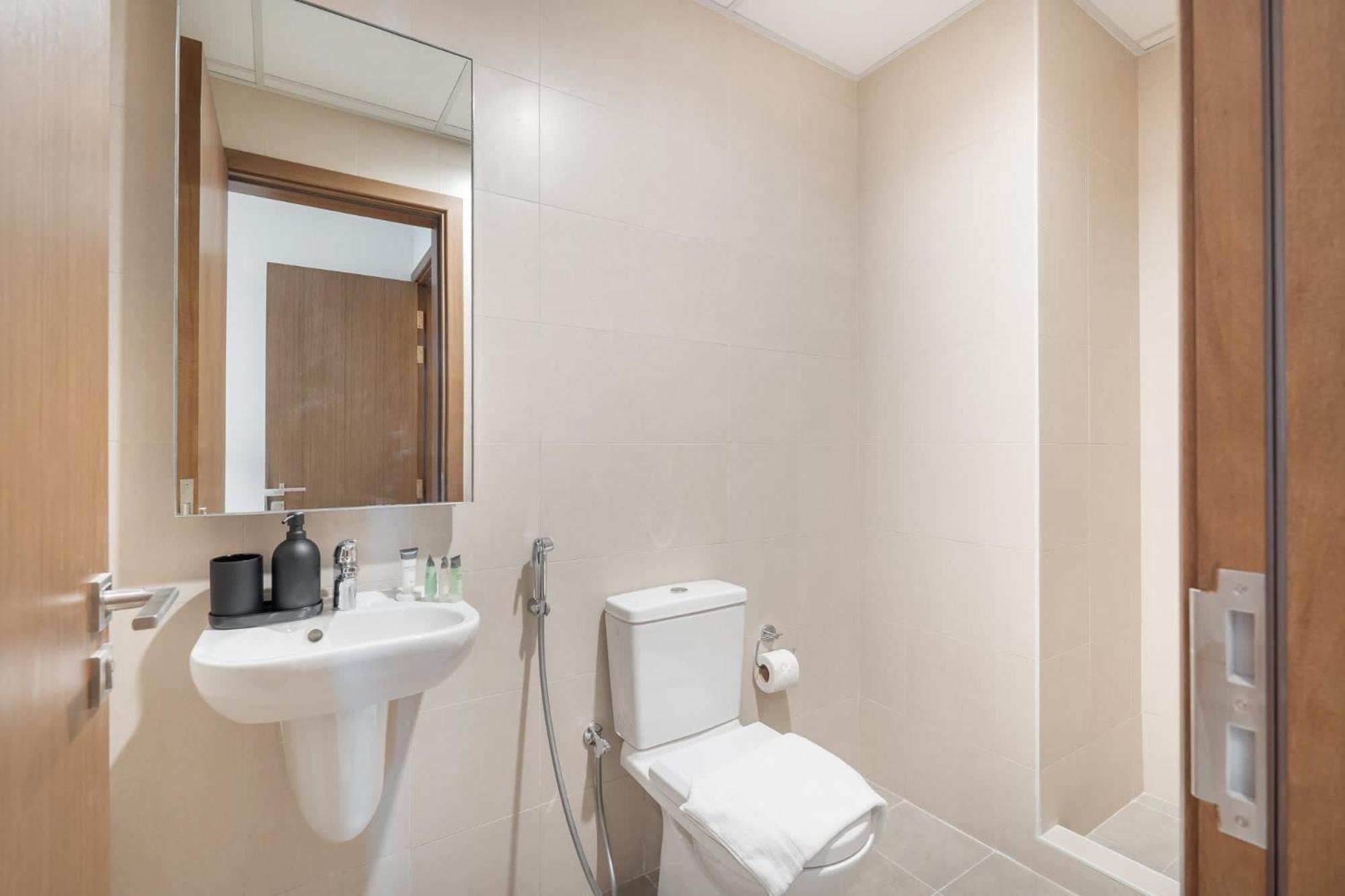 Apartment Elegant, Relaxing 3-bedroom In Perfect Location At Canal Front 1 Dubai